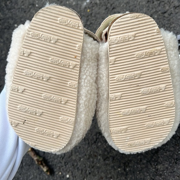 Fuzzy slippers - Picture 4 of 4